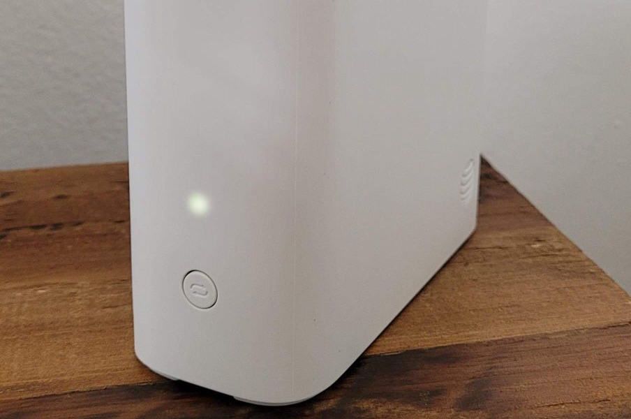 Blinking White Light on AT&T Extender