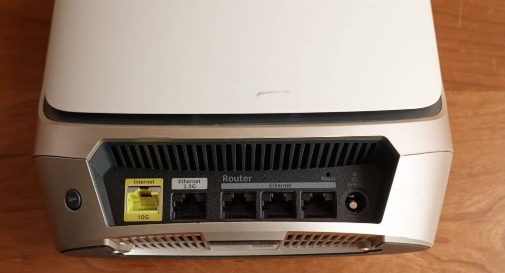 Netgear Orbi RBRE960 Ports
