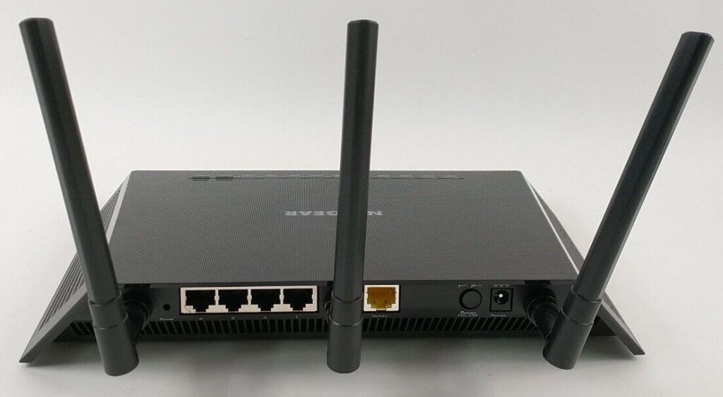 Netgear Nighthawk R6700 Ports