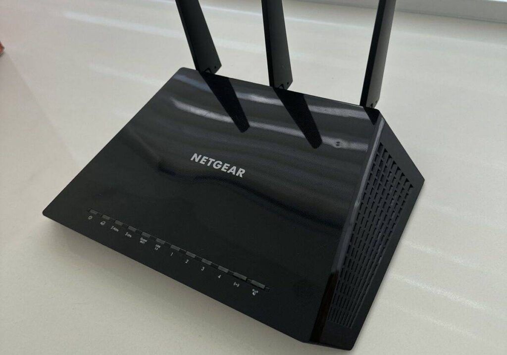 Netgear R6700 Design