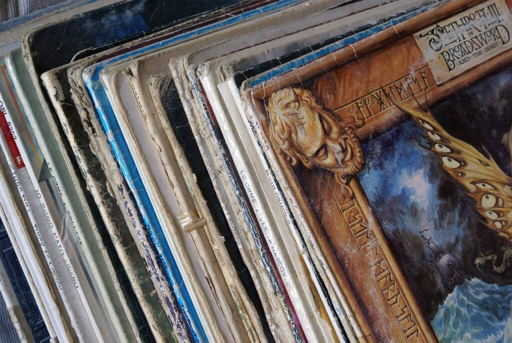 photo of old vinyl records to pawn