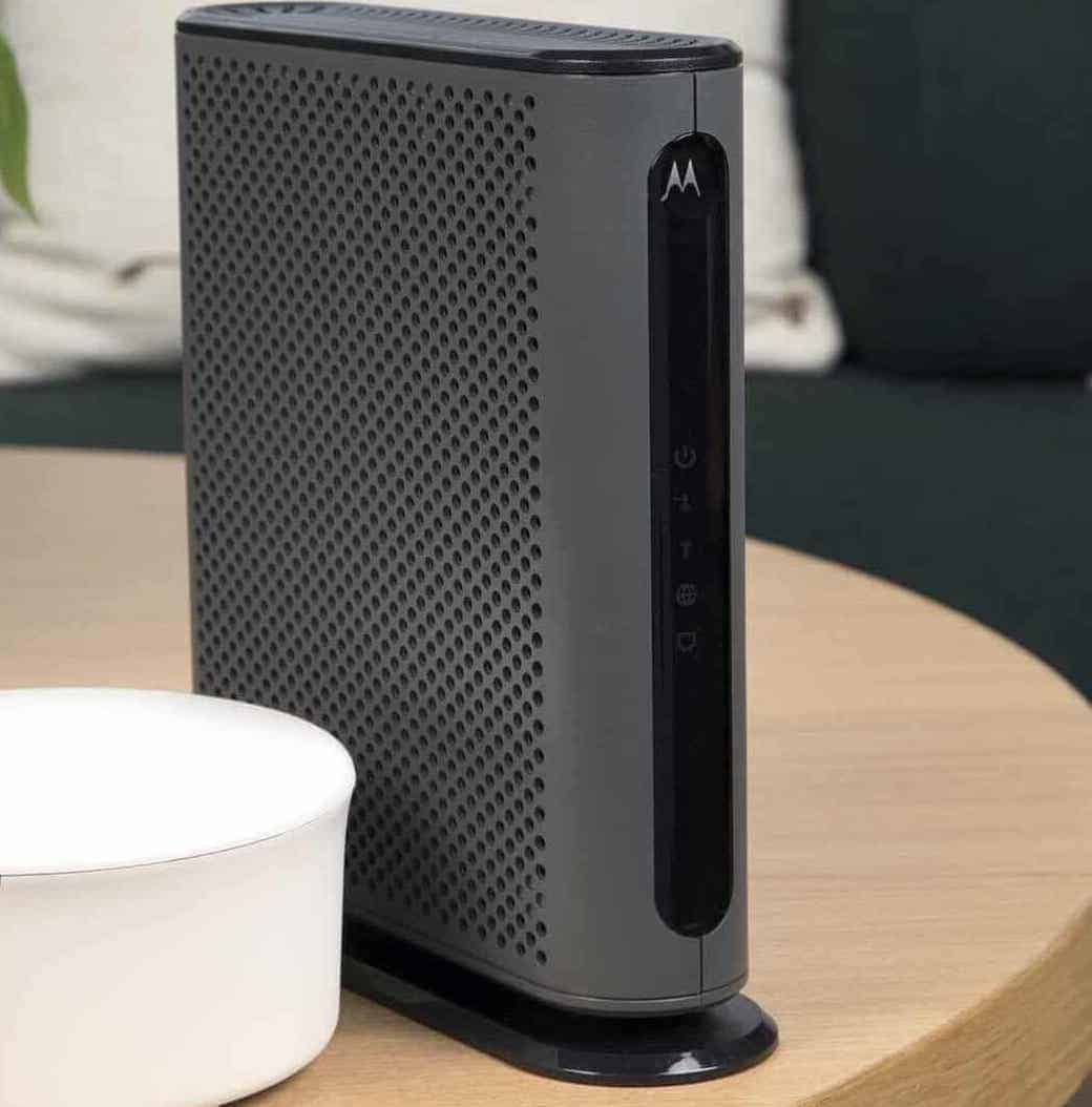 Motorola MB8611 From Side